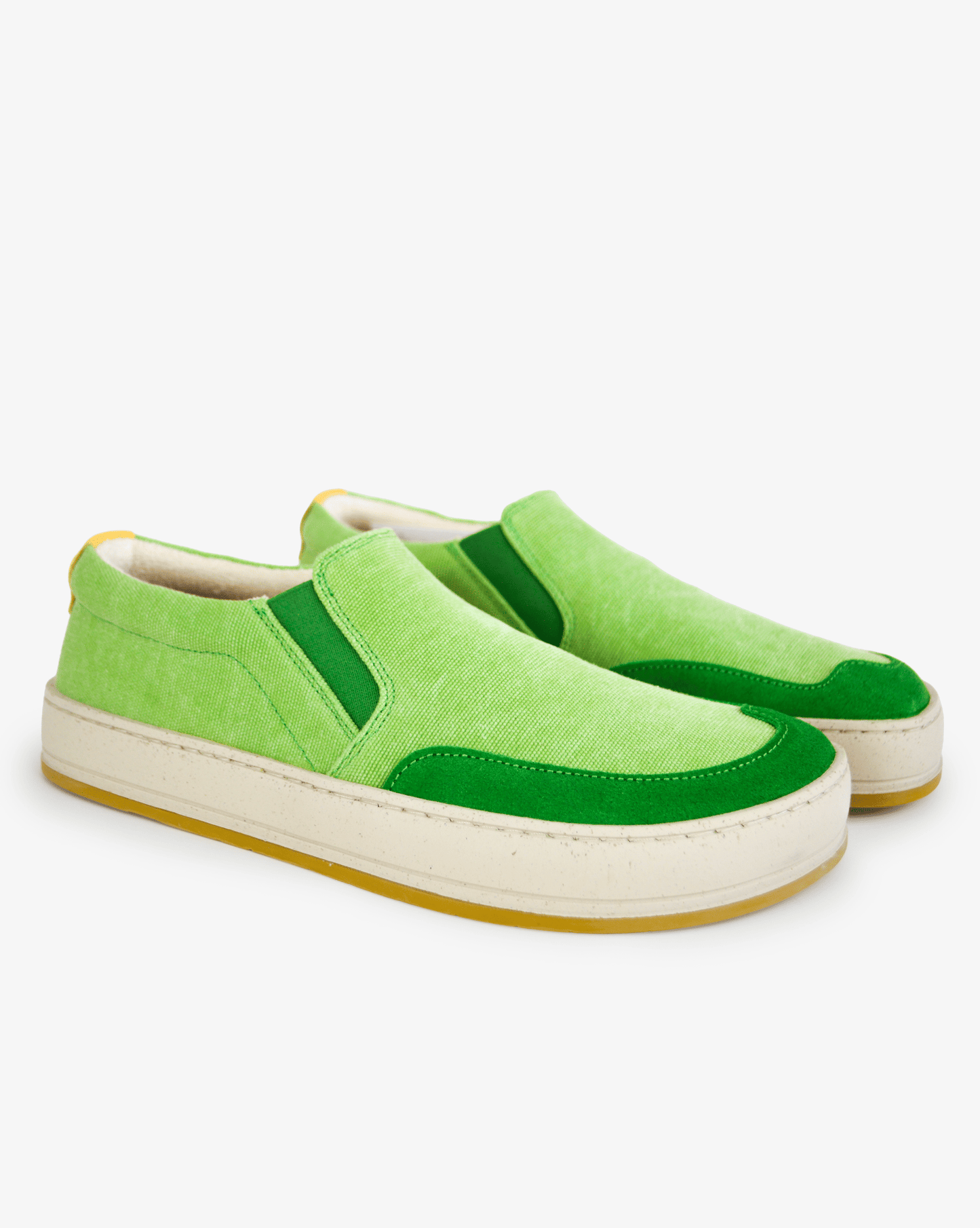 Women's barefoot slip-on Azari Menta in light green canvas with offwhite and yellow sole, pair view on white background